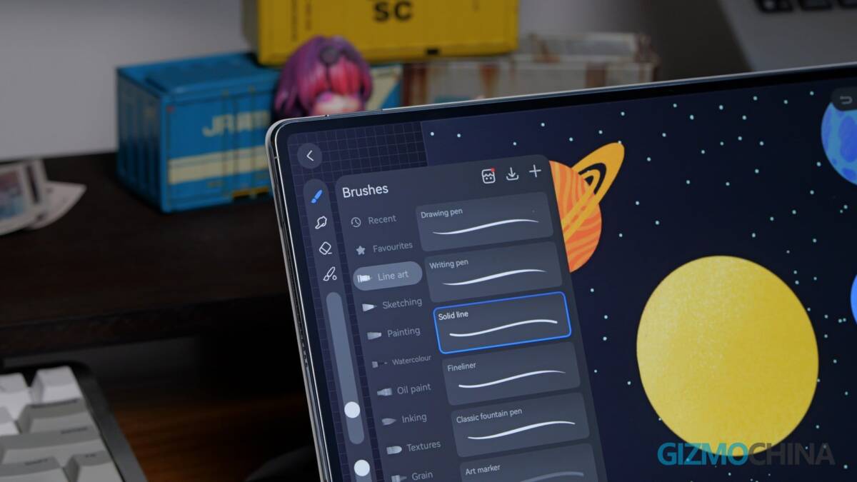 Экран Huawei MatePad Pro Max с редактором кистей