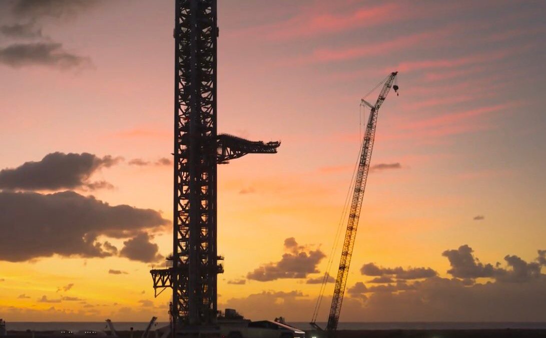 Cybertruck у основания башни. SpaceX показала новую площадку Starship во Флориде 1 Cybertruck у основания башни. SpaceX показала новую площадку Starship во Флориде