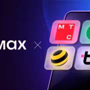 Операторы «большой четверки» отменяют плату за трафик в мессенджере MAX 1 Логотип QMAX приложение и логотип Т2 в смартфоне