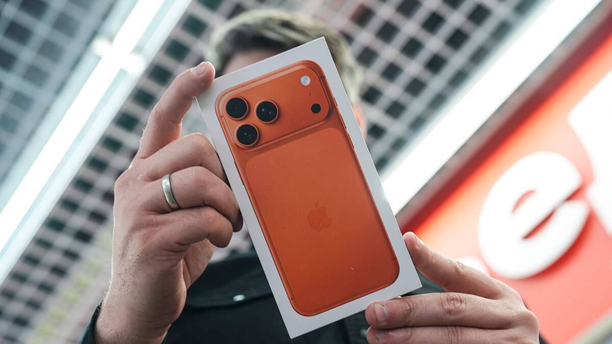 Продажи iPhone в России упали до минимума с 2022 года, но Apple все еще лидирует по выручке