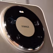 Камера смартфона Huawei Mate 80 с логотипом X.MAGE