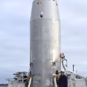 Ракета на 11 метров. Япония впервые посадила многоразовый прототип RV-X 12 Ракета RV-X и человек в каске на площадке
