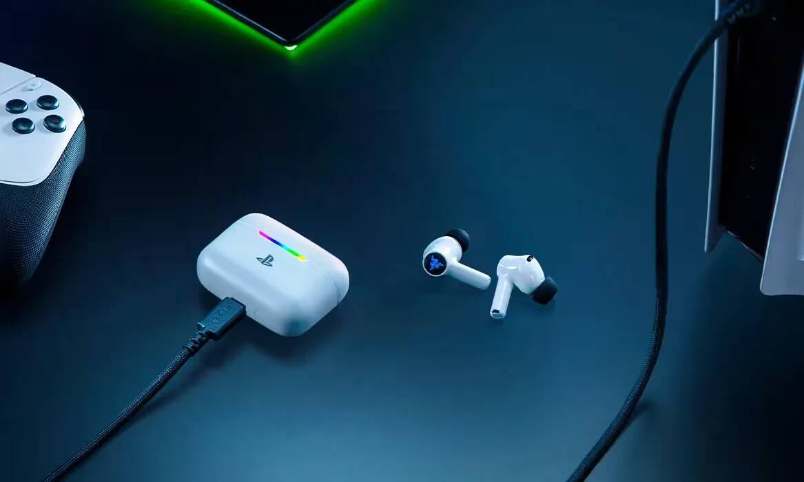 Беспроводные наушники Razer с чехлом для PS5 и Xbox