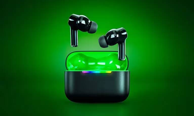 Беспроводные наушники Razer с зелёным кейсом