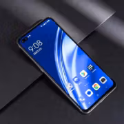 смартфон Realme с дисплеем AMOLED и двойной фронтальной камерой