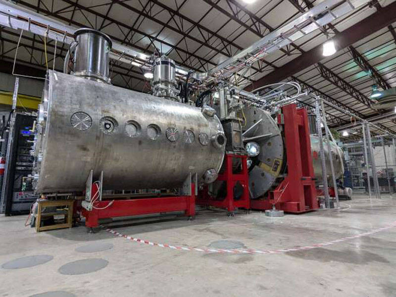 Термоядерная реакторная установка Realta Fusion внутри цеха