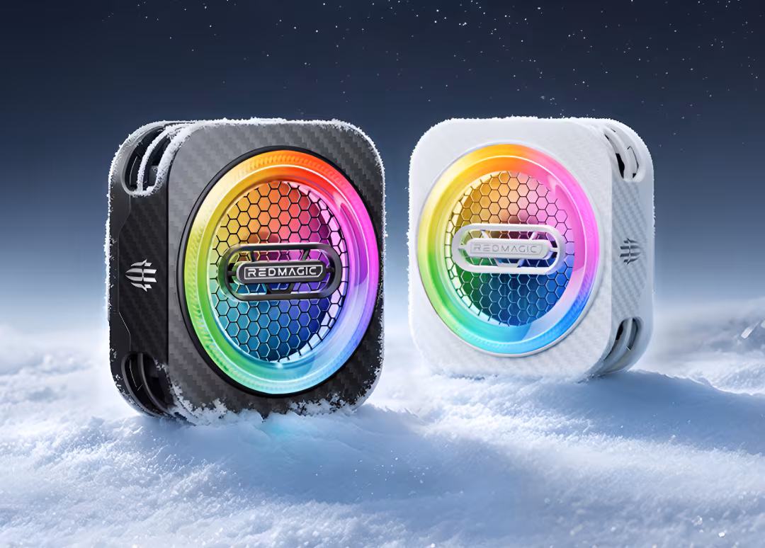 Два кулера Red Magic с RGB-подсветкой на снегу