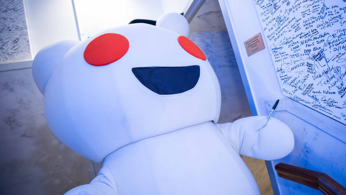 Reddit задумался о пересмотре сделки с Google из-за AI Overviews