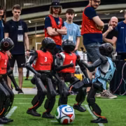 Гуманоидные роботы на футбольном поле RoboCup в Южной Корее
