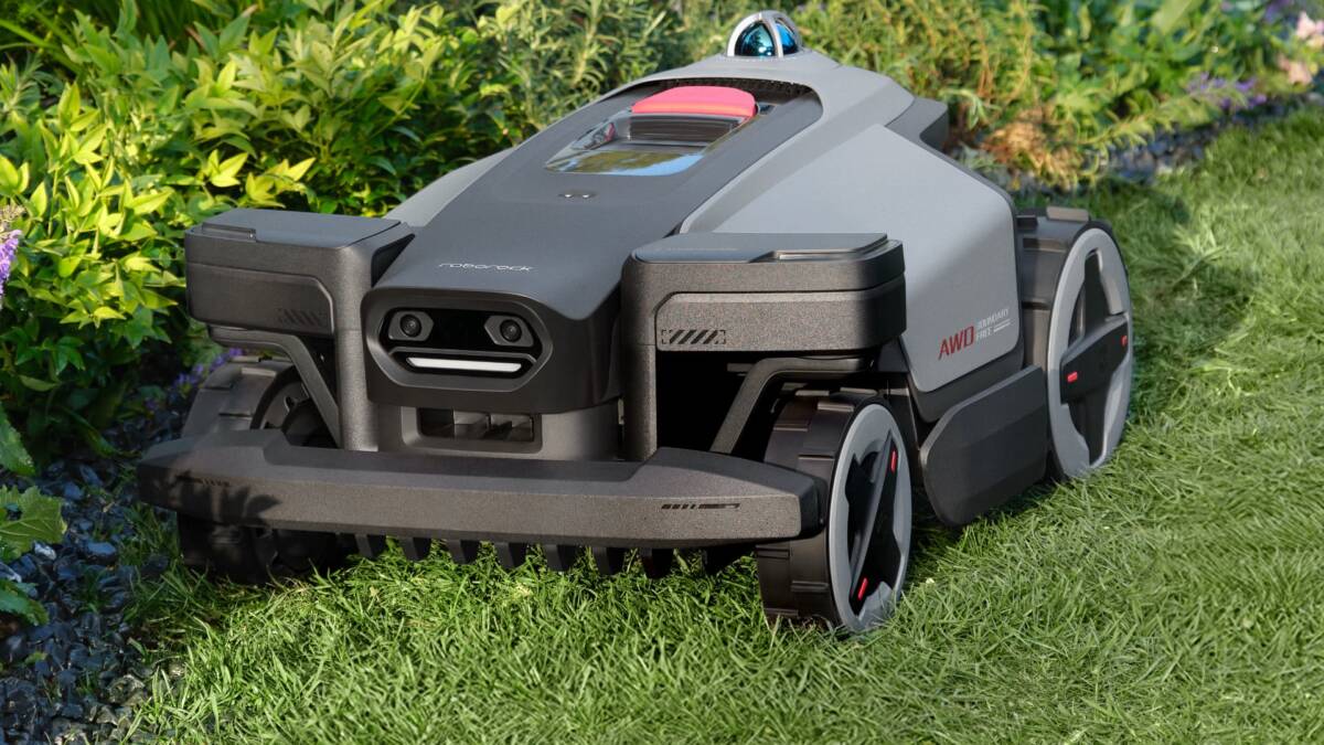 Roborock выпустила робот-газонокосилку с LiDAR без спутников и проводов 7 Робот-газонокосилка Roborock Round, движется по траве и цветам