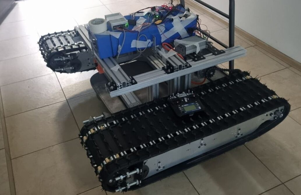 Робот Salacia Robotics для пляжей просеивает песок на 15 см без оператора