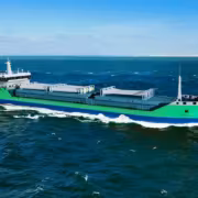 Крупный зелёный грузовой корабль Росагролизинг в море