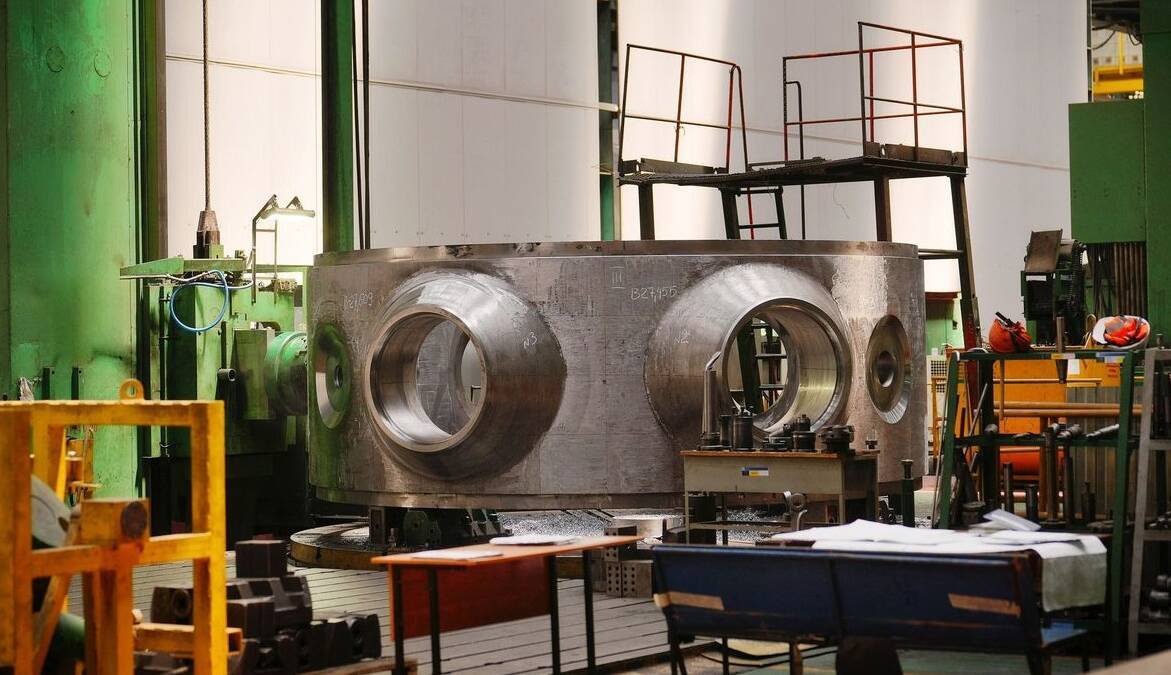 Росатом начал собирать 4-й реактор для первой АЭС Египта 2 Крупный металлический цилиндр для российского реактора ВОУ-Г призма