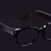 Смарт-очки Samsung Galaxy Glasses на черном фоне