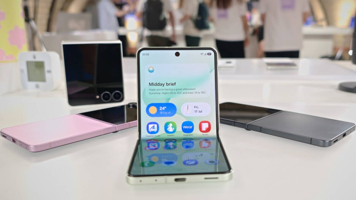 Samsung Galaxy Z Flip 8 обошёл Razr Ultra по совокупности, но не по всем параметрам 1 Samsung Galaxy Z Flip 8 обошёл Razr Ultra по совокупности, но не по всем параметрам