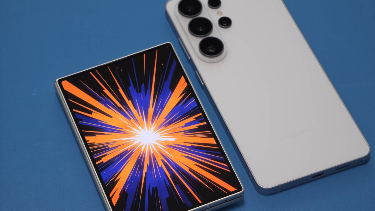 Samsung Galaxy Z Fold8 с экраном и задней камерой