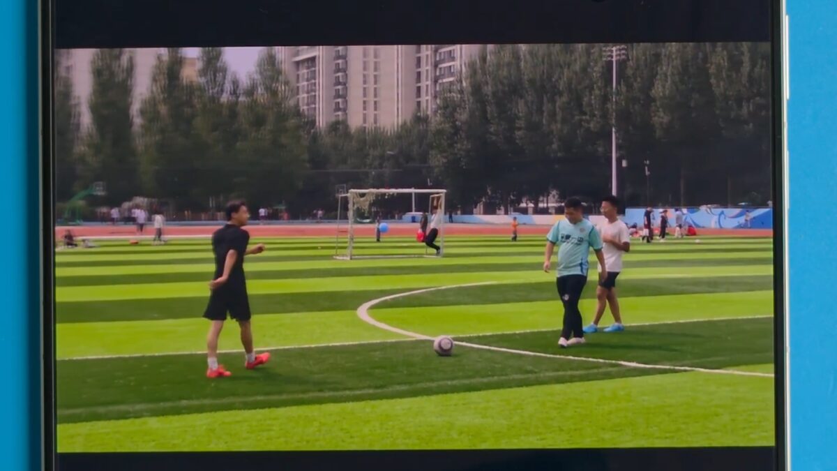 люди на футбольном поле Samsung My FanCam