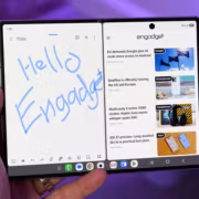 Гнущийся смартфон Samsung Galaxy Fold 8