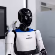 Samsung создала отдельное подразделение RX для роботов и гуманоидов 4 Робот от Samsung с черной головой и белым телом
