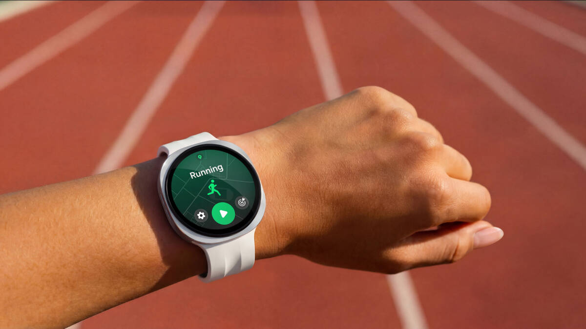 умные часы Samsung Galaxy Watch 9 на руке