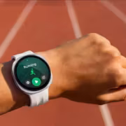 умные часы Samsung Galaxy Watch 9 на руке