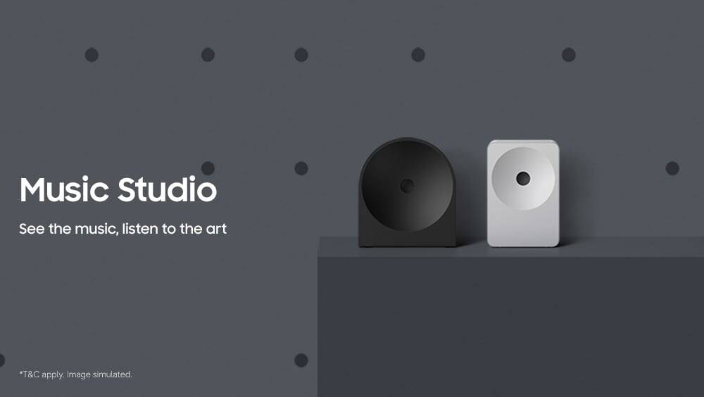 Акустические системы Samsung Music Studio 5 и 7 на полке