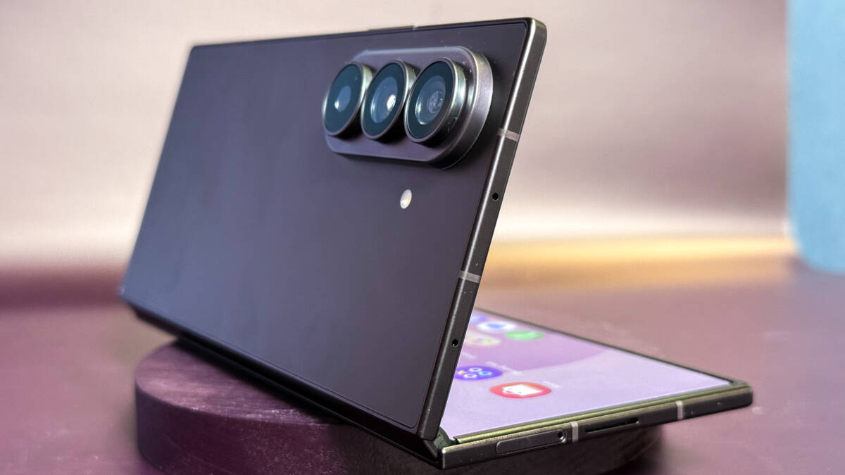 Самый тонкий флагман Samsung: Galaxy Z Fold 8 Ultra получил корпус 4,1 мм и 200 Мп 5 Складной телефон Samsung Galaxy Z Fold 8 Ultra камера три линзы