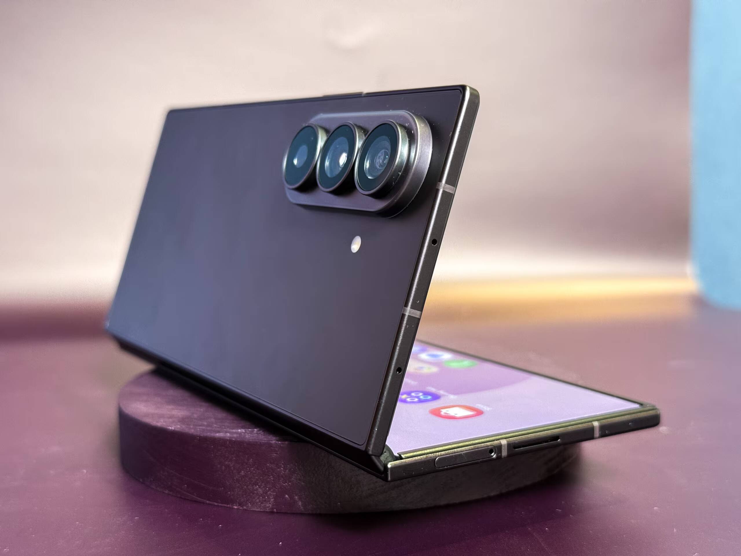 Складной телефон Samsung Galaxy Z Fold 8 Ultra камера три линзы