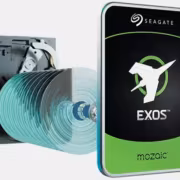 HDD Seagate Exos и программное обеспечение Mosaic на экране