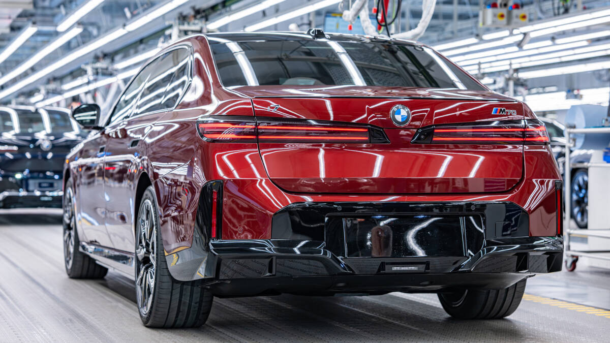 седан BMW 7 Series в Германии на конвейере