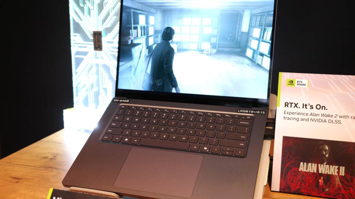 ноутбук Microsoft Surface Laptop Ultra на стенде