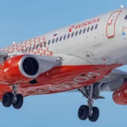 Самолет SJ-100 Россиия в полёте