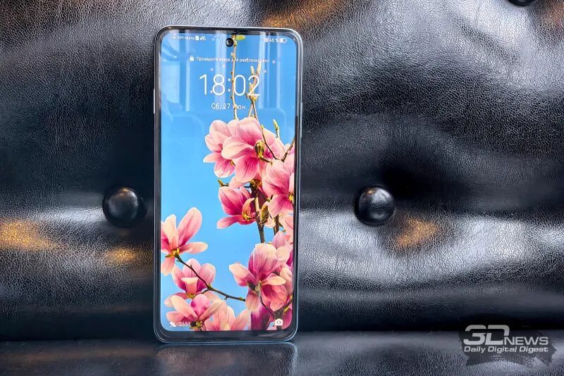 Смартфон Huawei nova Y74 экран с ярким изображением цветов