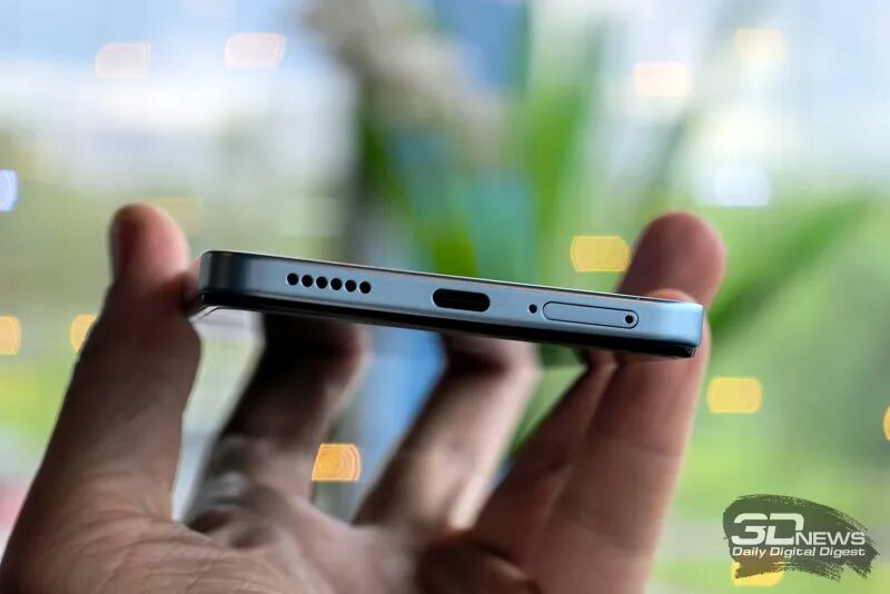 Горизонтальный смартфон Huawei nova Y74 с разъёмами