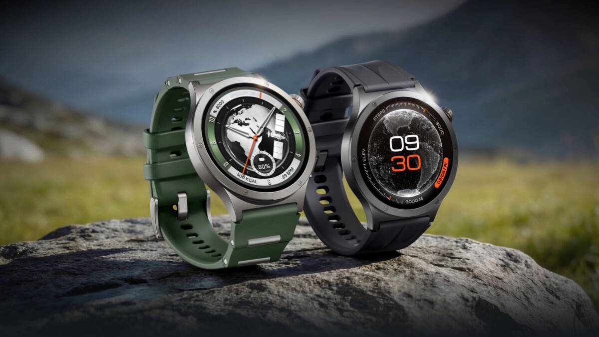 Две смарт-часа Garmin в лесу на камне