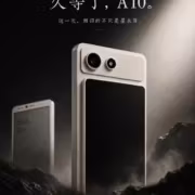 Смартфон Hisense A10 с отсоединяемым экраном на магнитах