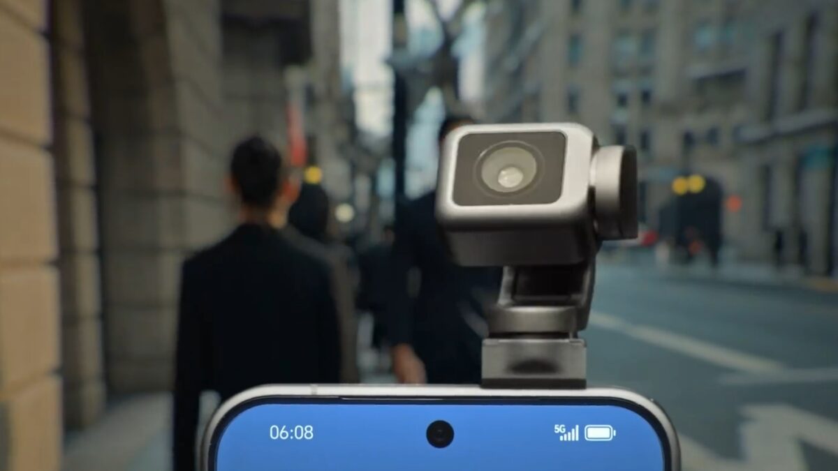 Смартфон Honor Robot Phone с камерой и дисплеем