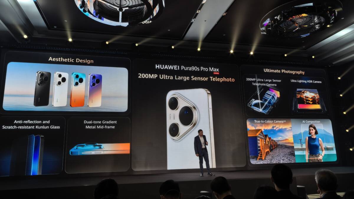 большой экран с рекламой Huawei Pura 90s Pro Max