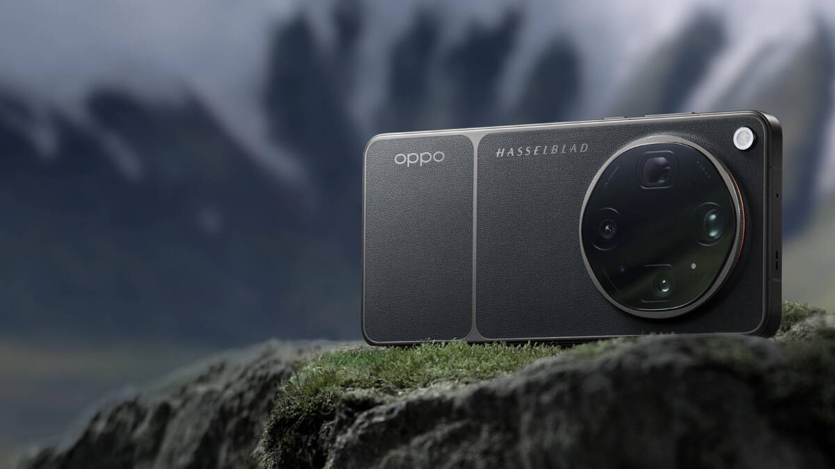 Фотография Oppo Find X9 Ultra с двумя камерами на задней панели
