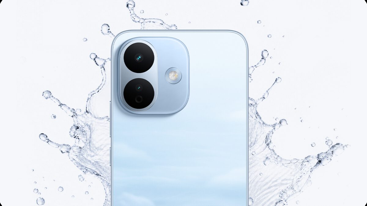 Серебристый смартфон Redmi Note 17 Pro с двумя камерами