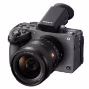 Камера Sony FX5 с прицелом и корпусом объектива