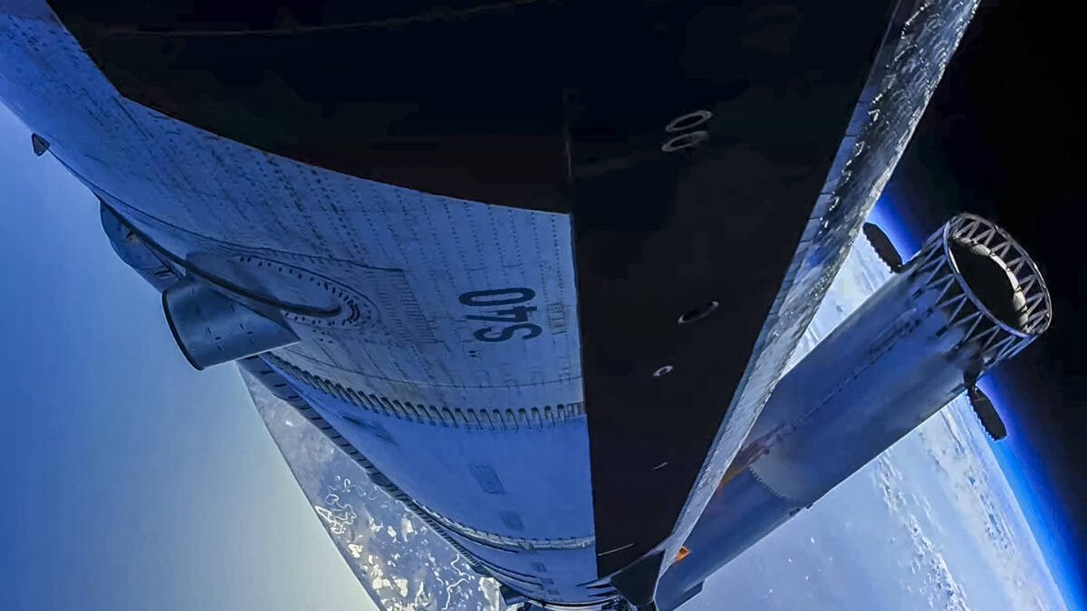 Космический корабль Starship SpaceX в космосе