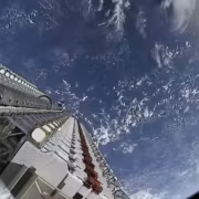 Модель спутниковой системы Starlink на орбите космоса