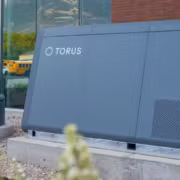 Стальной маховик на 25 лет: Torus показала накопитель энергии для ИИ-ЦОДов 4 Уличный контейнер Torus для накопителя энергии на 25 лет