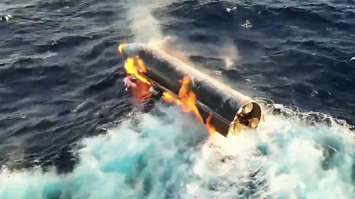 Starship впервые сел в океане и не развалился на финише 5 Корабль Starship в огне и воде океана