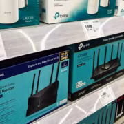 Роутеры TP-Link Archer AX1800 и AX5400 упаковки на полке
