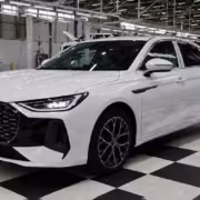 Tenet A8 начали собирать в Шушарах на бывшем заводе Toyota 5 Белый седан Tenet А8 внутри завода Шушары