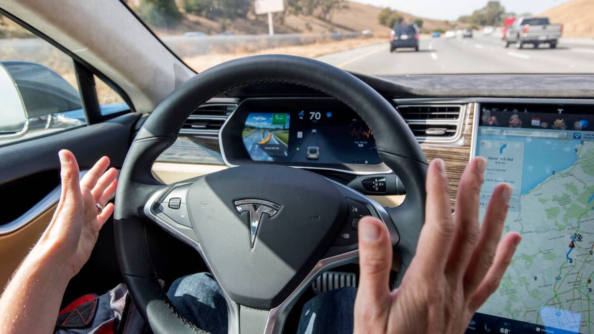 Tesla может включить проверку личности для FSD через салонную камеру