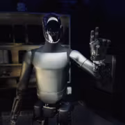 робот Tesla Optimus с людской рукой модель S