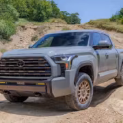 Toyota Tundra 2027 получила версию Trailhunter и стандартный экран 14 дюймов 4 Тойота Тундра 2027 версия Trailhunter 14-дюймовый экран внедорожная машина